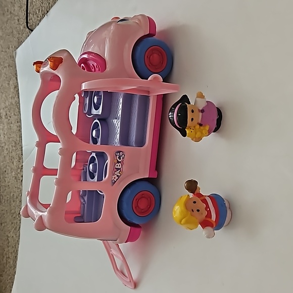Fisher price little people bus with 2 characters. - Picture 1 of 13